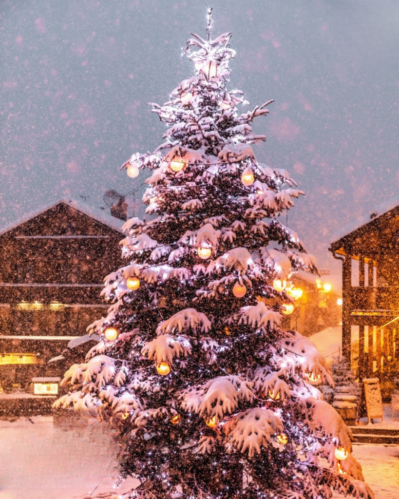 Christmas on the Slopes: How to Plan the Perfect Festive Ski Trip
